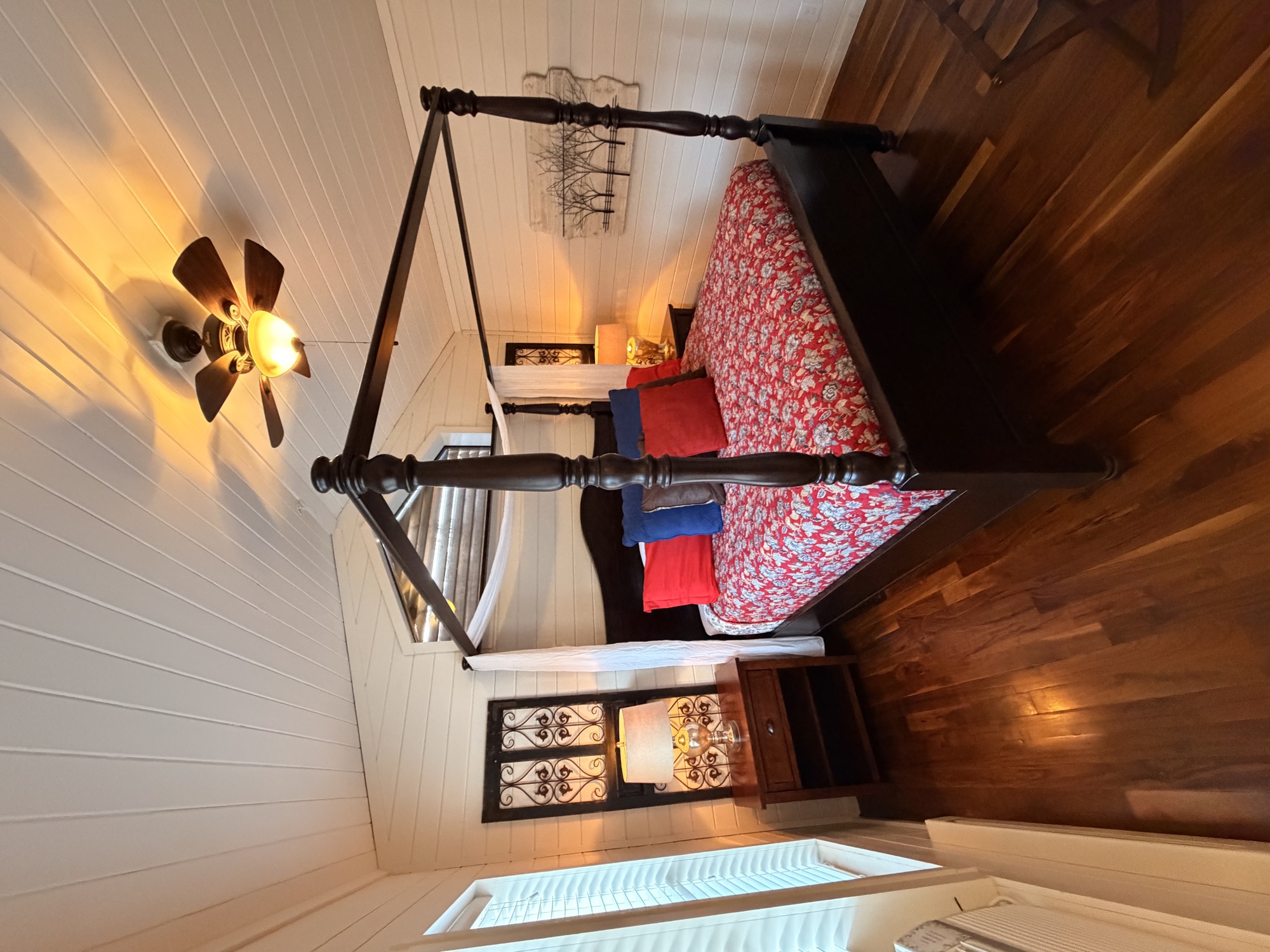 Orchard House four-poster bed